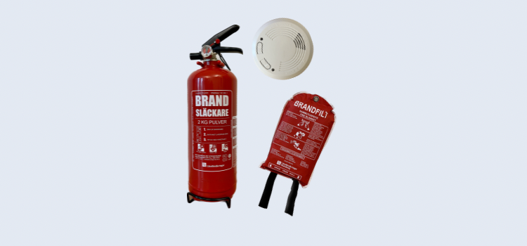 en brandvarnare, en brandfilt och en brandvarnare