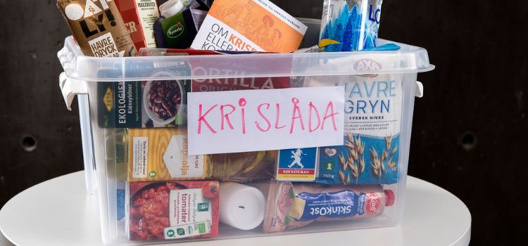 en låda innehållande saker man behöver för att klara av en kris
